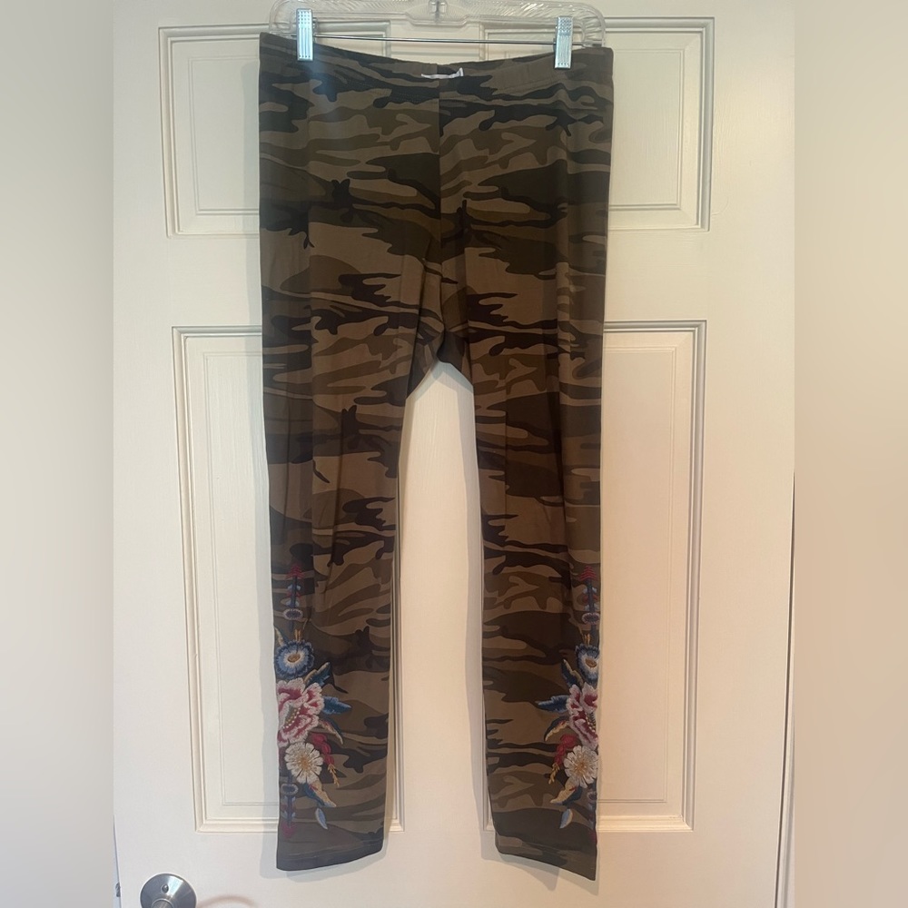 Camo Johnny Was Leggings with Embroidery